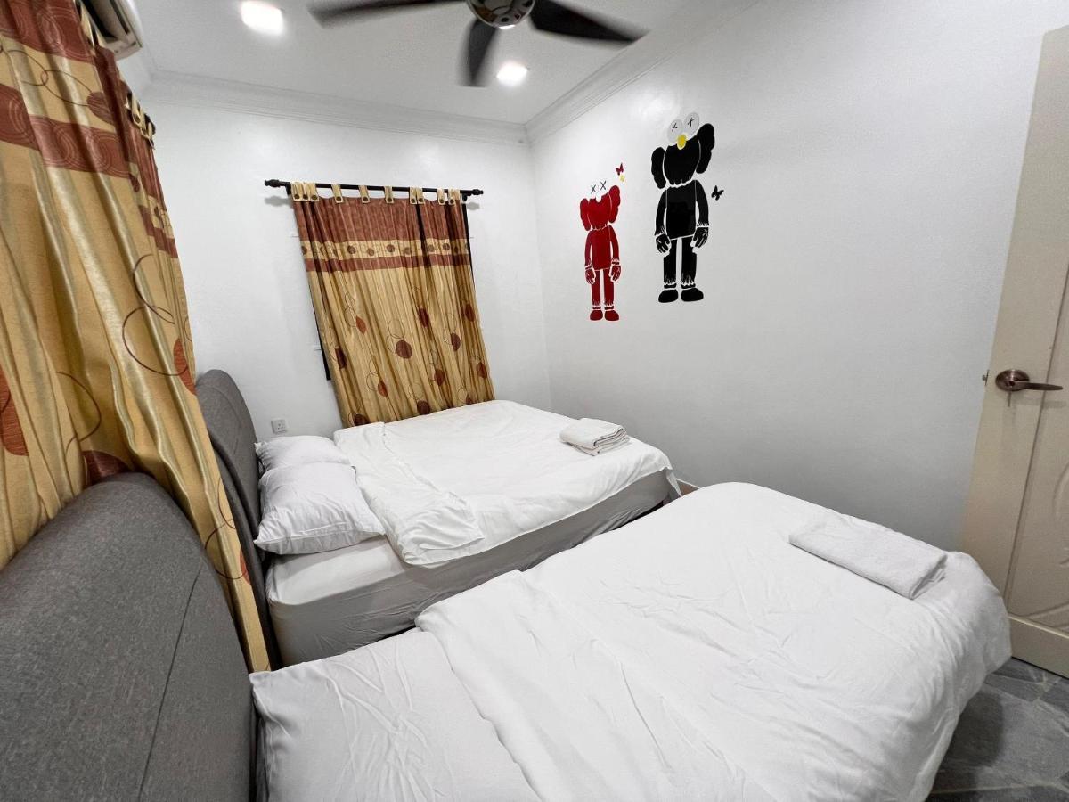 Bearbrick Homestay With Pool Port Dickson Exterior foto